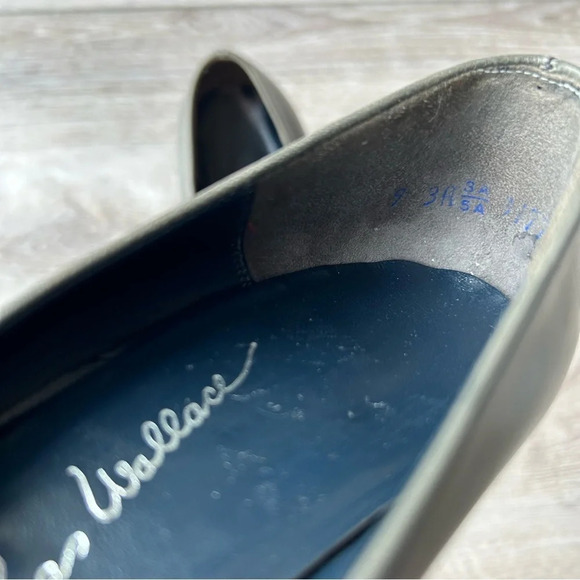 Thomas Wallace  Sage Grey Smooth Leather Pumps - Picture 12 of 13